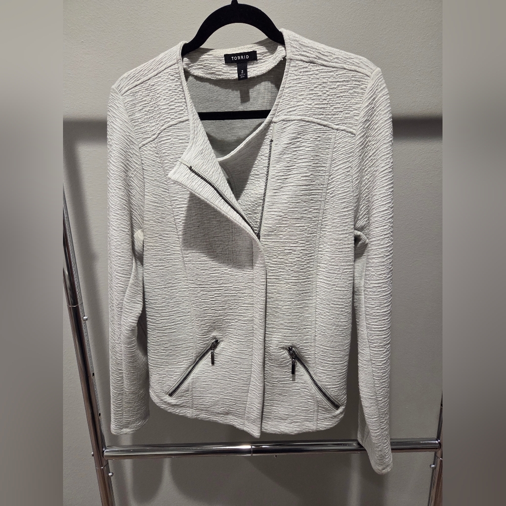 torrid White Textured Open-Front Bomber Jacket